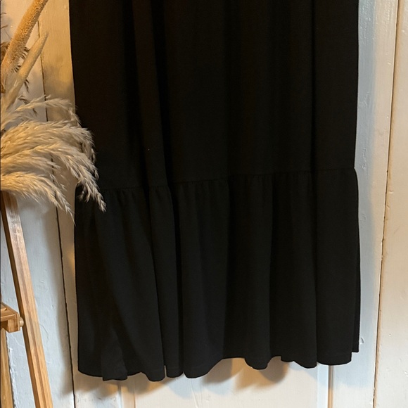 Black Sleeveless Maxi Dress - Picture 3 of 4